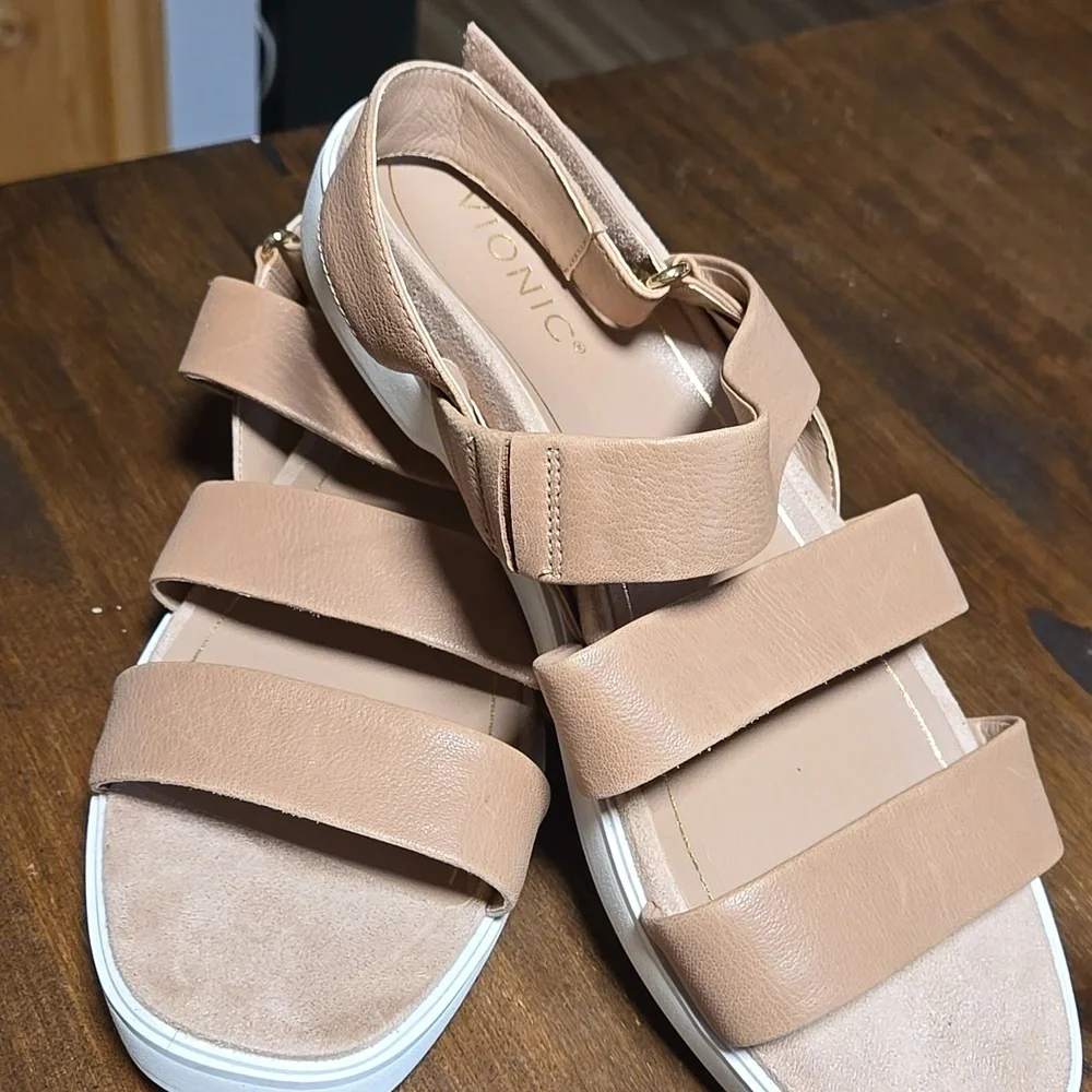 Vionic Keomi Leather Sandal Womens Size 11 EUC Walk All Day In Comfort - Picture 7 of 7